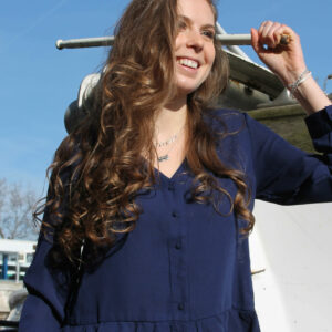 Blouse féminine bleu marine dentelle