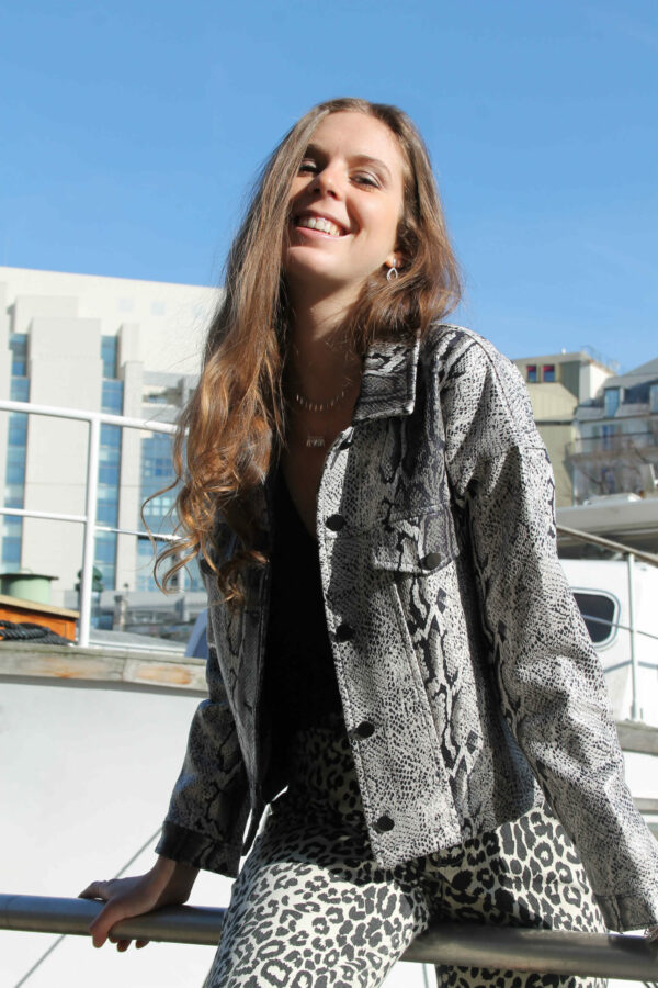 Veste vinyle imprimé serpent