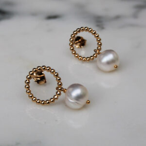 Absolème boucles d'oreilles modernes plaqué or perle eau douce