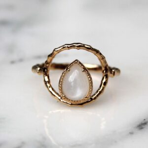 Absolème bague plaqué or et pierre de lune