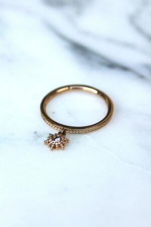 Absolème bague plaqué or avec pampille