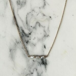 Absolème collier fin plaqué or et perles d'eau douce