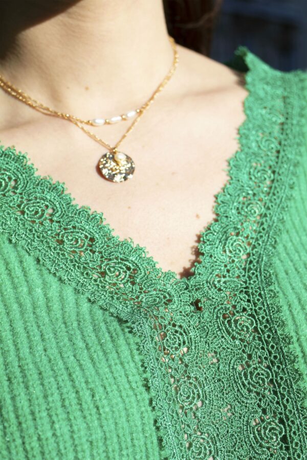 Absolème pull en maille verte et broderies