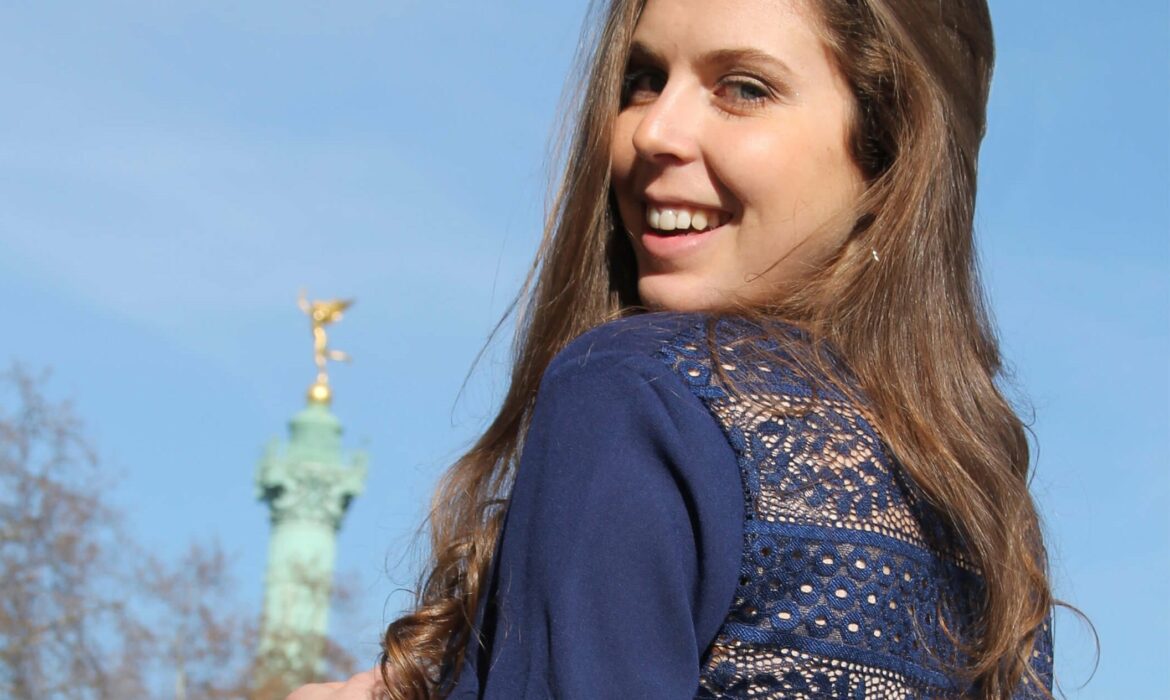 Absolème 8 blouses romantiques à avoir dans votre garde-robe