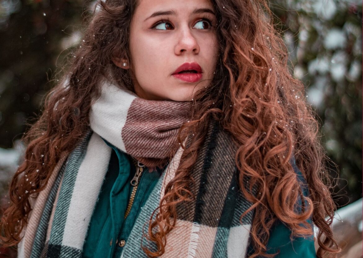 Absolème tendance mode les écharpes à avoir dans sa garde-robe