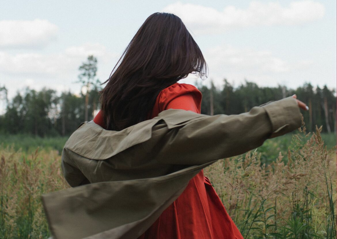 Absolème veste idéale à porter avec une robe longue