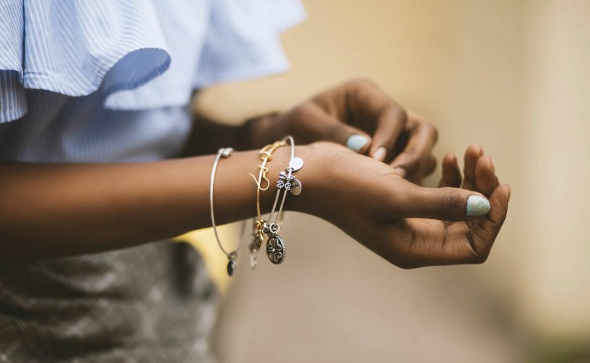 Absolème que faut-il savoir sur les bijoux romantiques ?