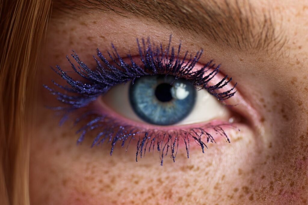 Quelle couleur de mascara choisir yeux bleus