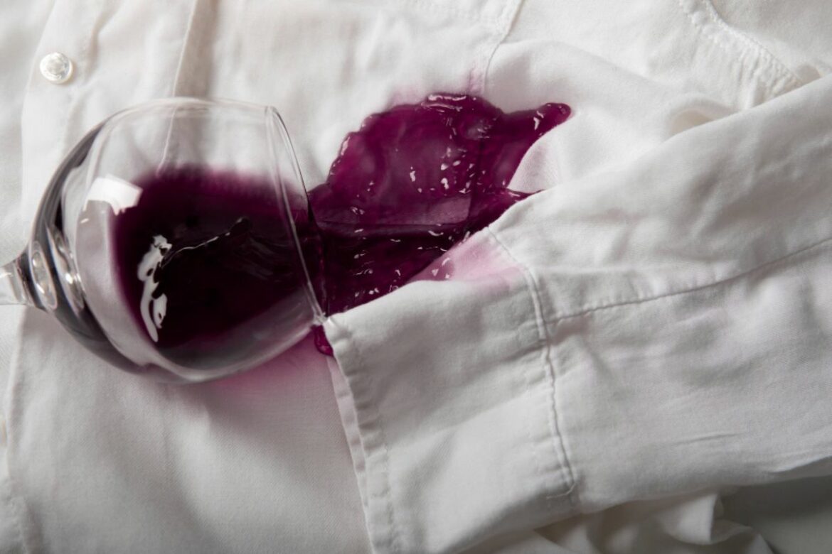 enlever les taches de vin rouge sur le blanc