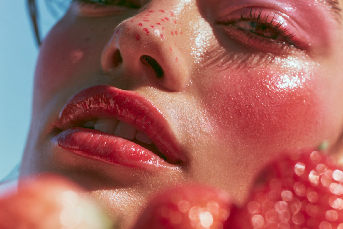strawberry makeup