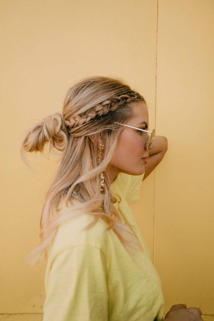 Absolème coiffure demi-chignon tressé