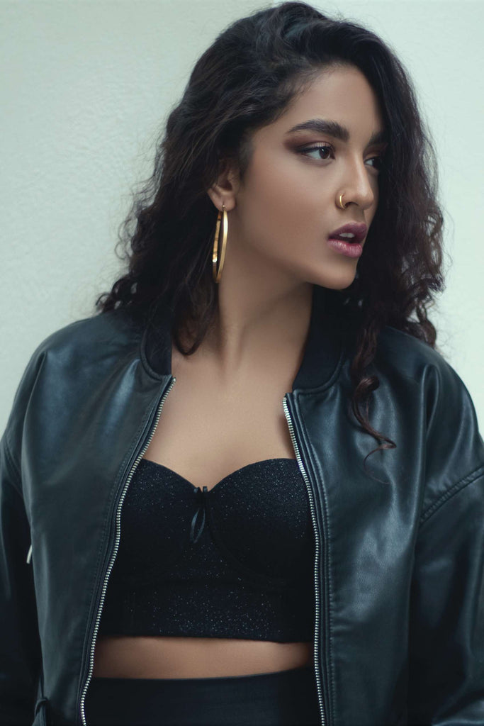 Absolème look en bomber en cuir