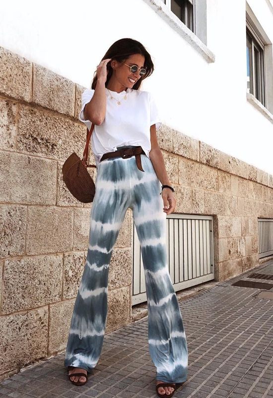 Absolème porter le pantalon tie and dye