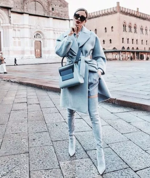 Absolème total look monochrome bleu pastel