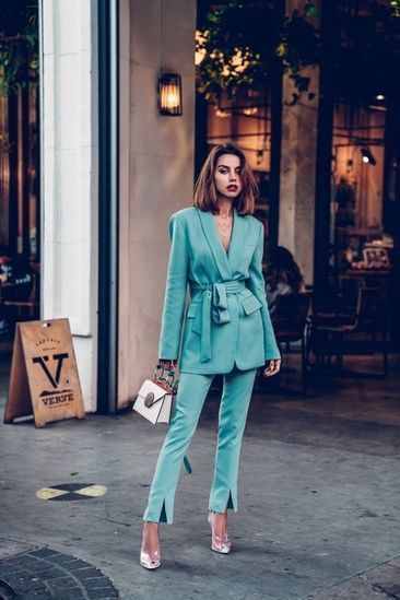 Absolème total look monochrome vert