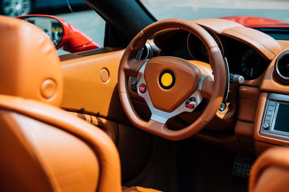 Absolème voiture cuir Italie