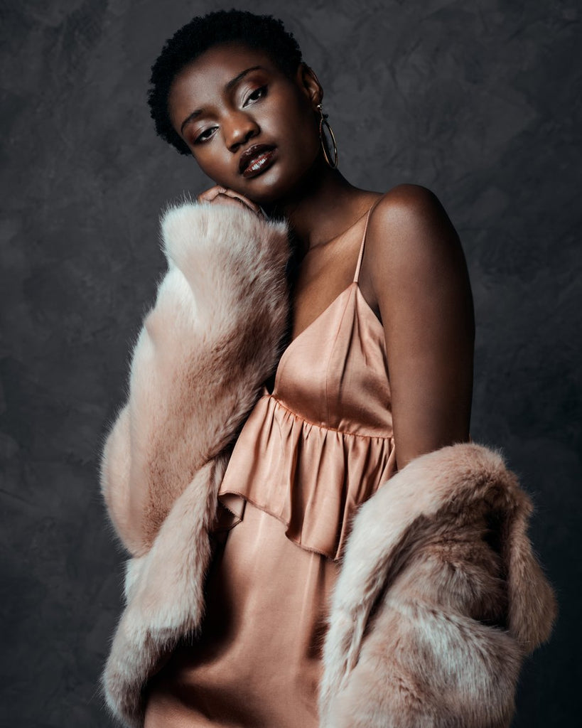 Absolème porter la robe en satin