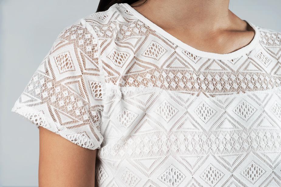 Absolème comment porter la blouse en dentelle ?